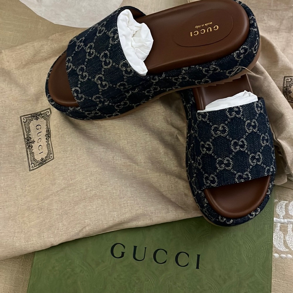 Brand New style ! New w box, card of authenticity and also shoe bag